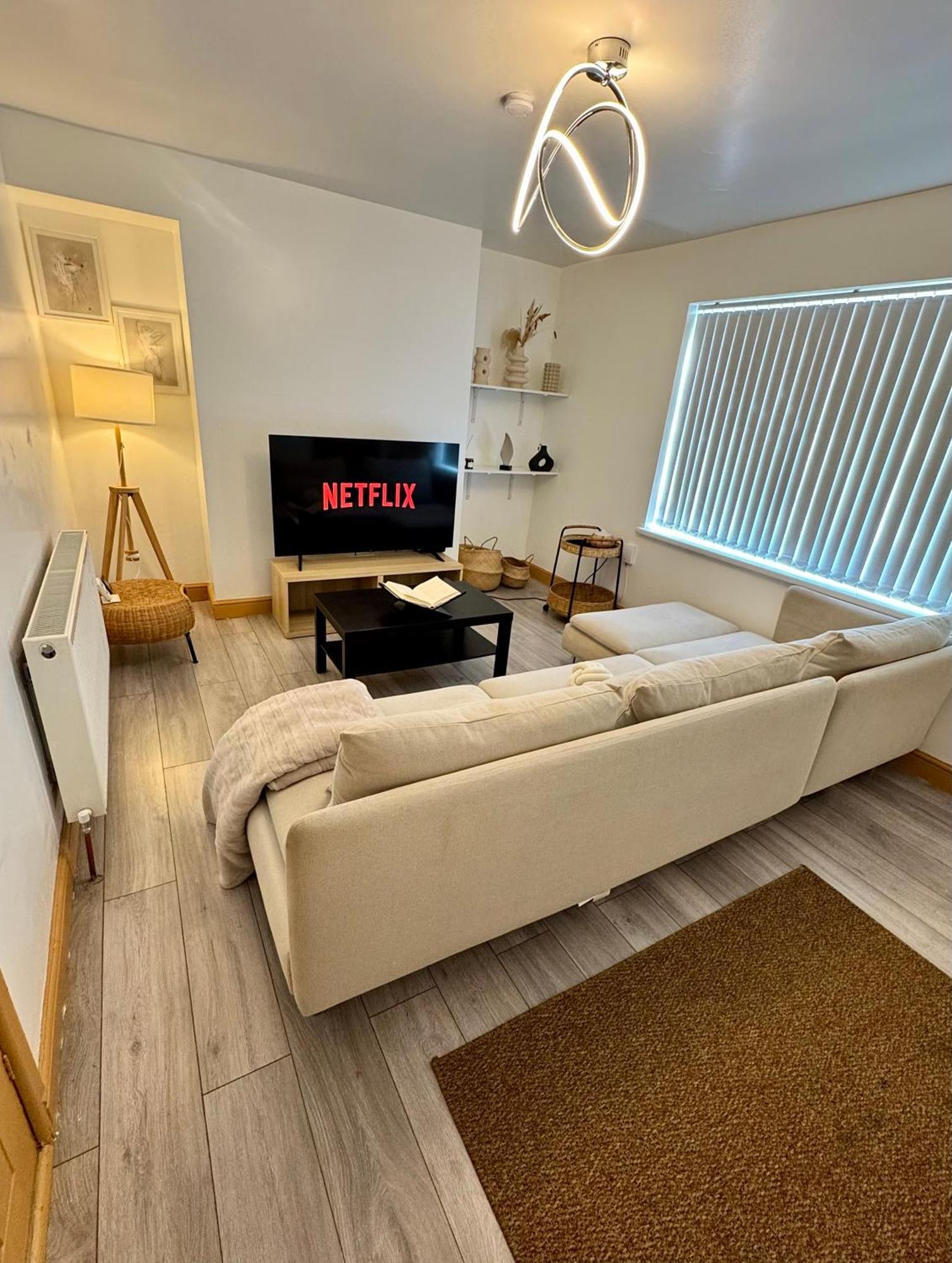 Contractor Haven- 3Bdr Crew House, Free Parking, Fast Wifi & Private Garden Apartment นอตติงแฮม ภายนอก รูปภาพ