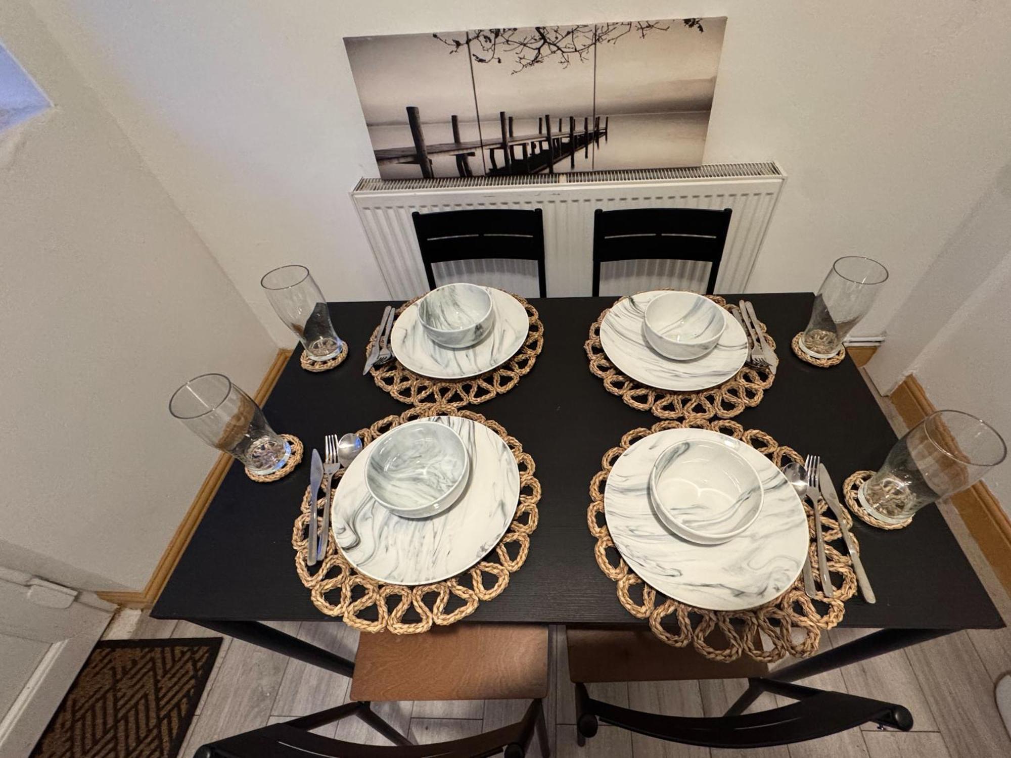 Contractor Haven- 3Bdr Crew House, Free Parking, Fast Wifi & Private Garden Apartment นอตติงแฮม ภายนอก รูปภาพ